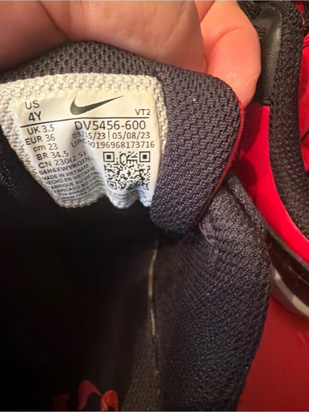 Nike Kids Red and Black Low-Top Sneakers
